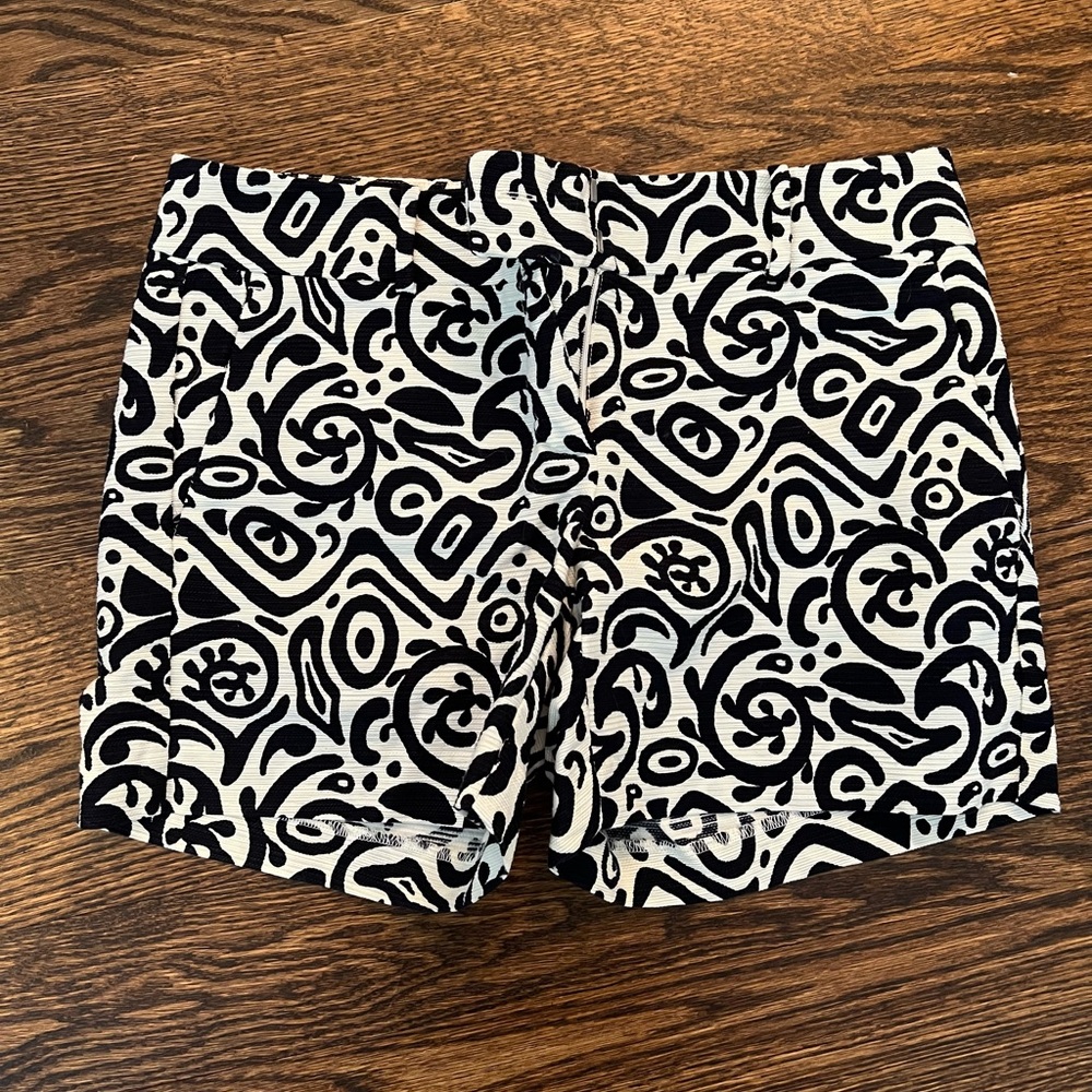 Size 0 Ann Taylor Factory textured shorts.